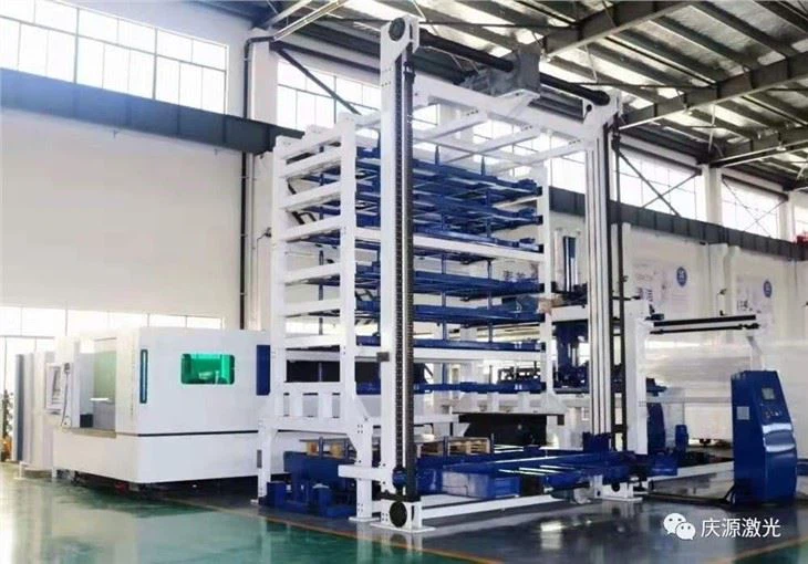 Industrial 4kw CNC Metal Sheet Fiber Laser Cutting Machine 1530 Price With Auto Exchange Table And Enclosed Cover